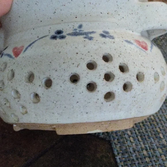 Beautiful berry strainer/colander - Picture 6 of 6